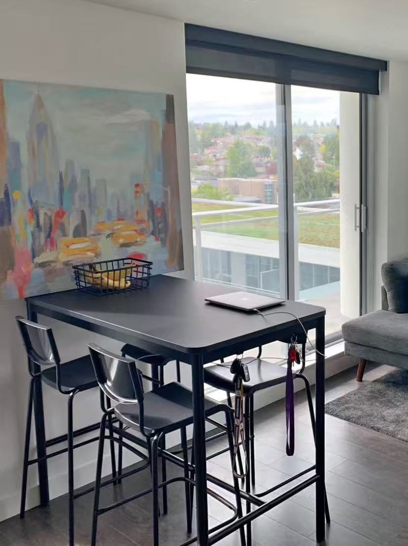 Bar Height Dining Table with 4 Bar Stools