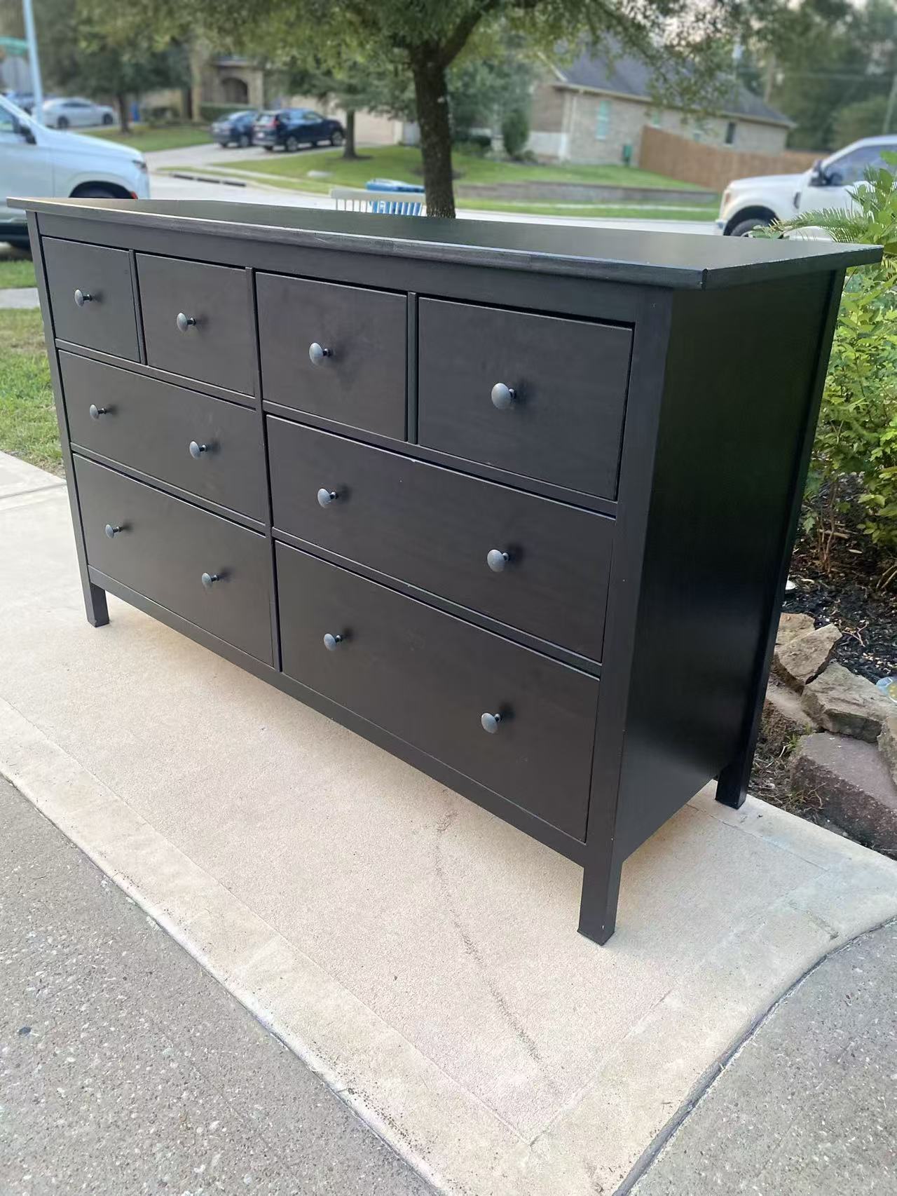 HEMNES Black 8-Drawer Dresser