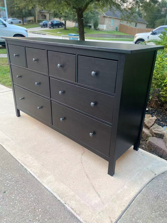 HEMNES Black 8-Drawer Dresser