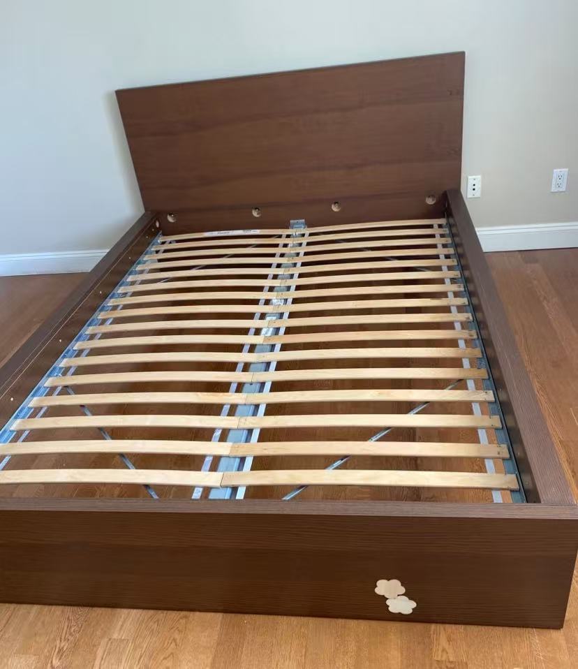 MALM 棕色 Queen 床架