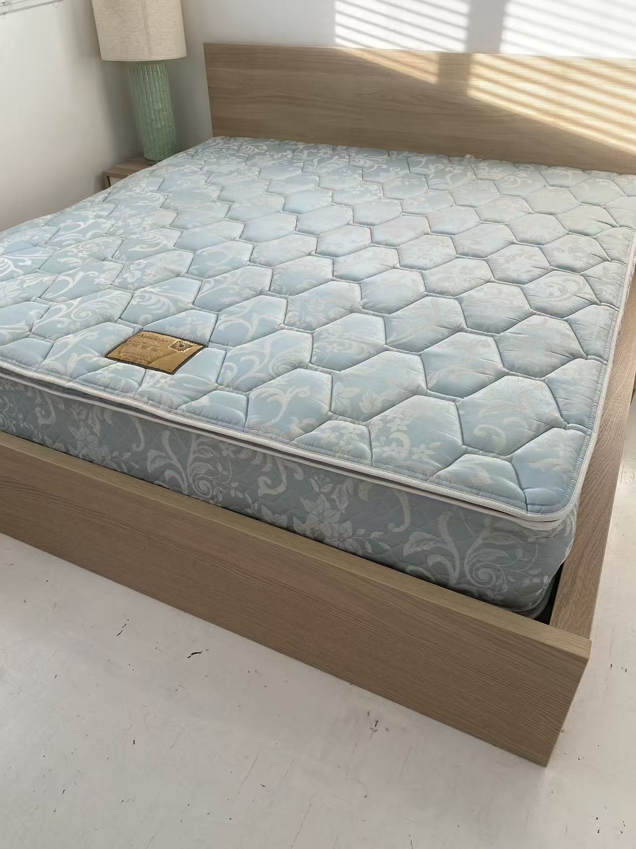 King Size 12-Inch Comfortable Mattress | Medium Firm | Very Comfortable | 80% Condition