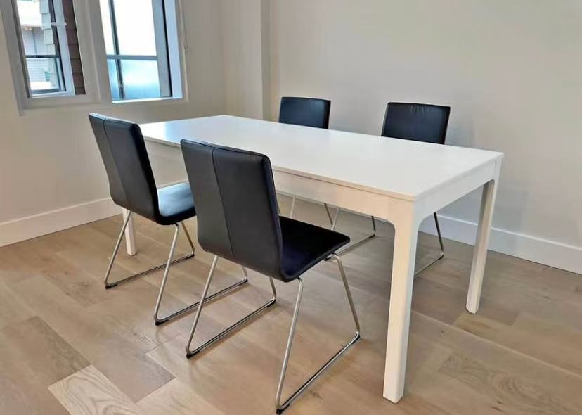 Standard Height Extendable Dining Table and 4 Chairs Set
