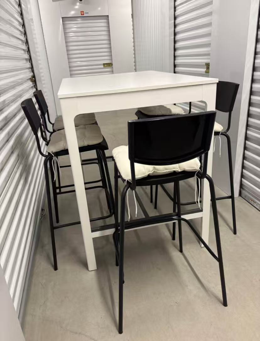 Bar Height Dining Table with 4 Bar Stools