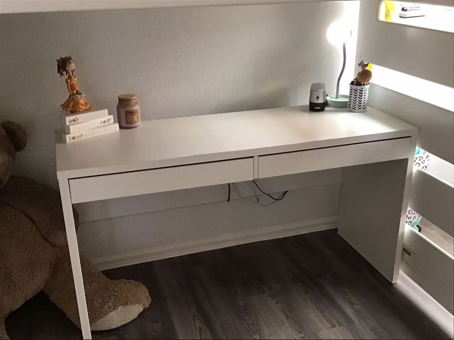 MICKE Extended White Desk