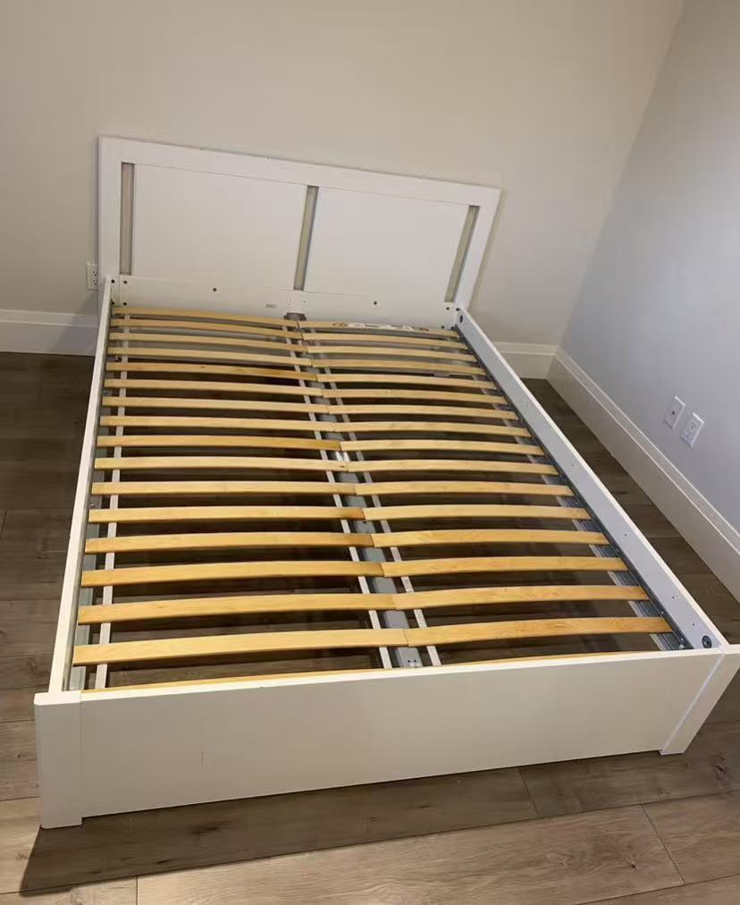 SONGESAND White Queen Bed Frame