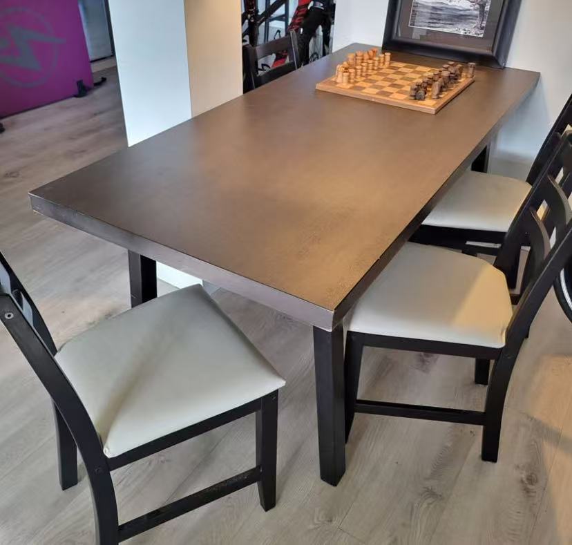 Standard Height Extendable Dining Table and 4 Chairs Set