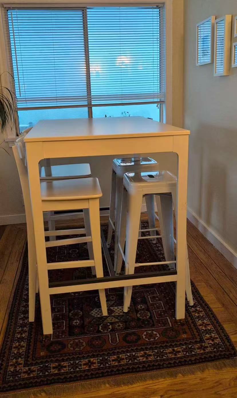 Bar Height Dining Table with 4 Bar Stools