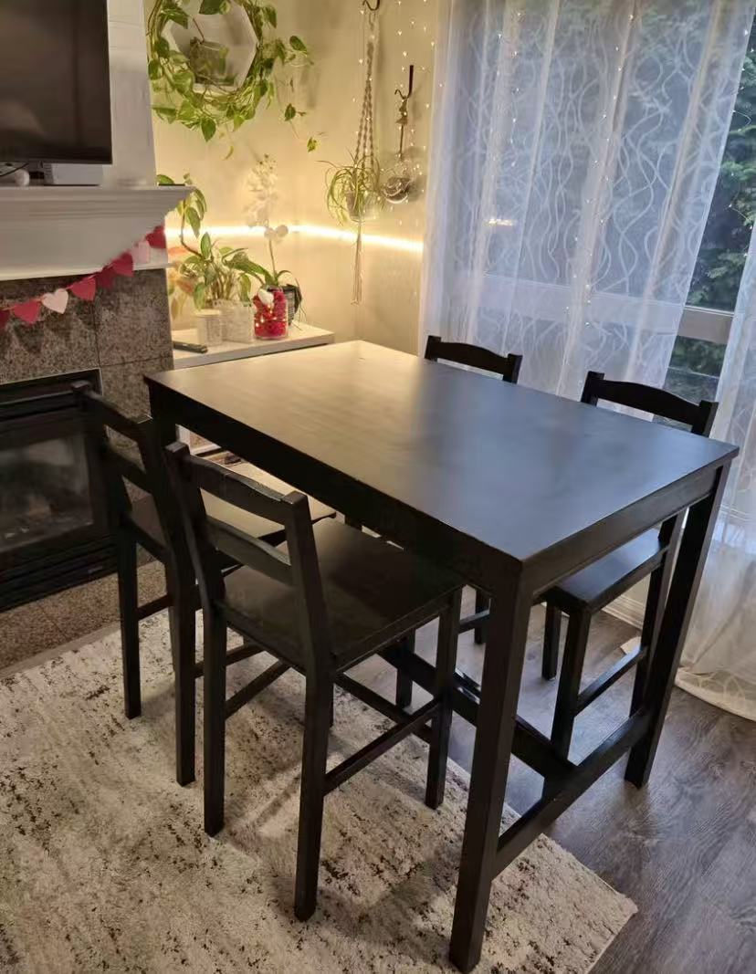 Bar Height Dining Table with 4 Bar Stools