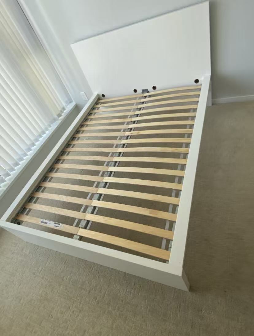 MALM 白色 Queen 床架