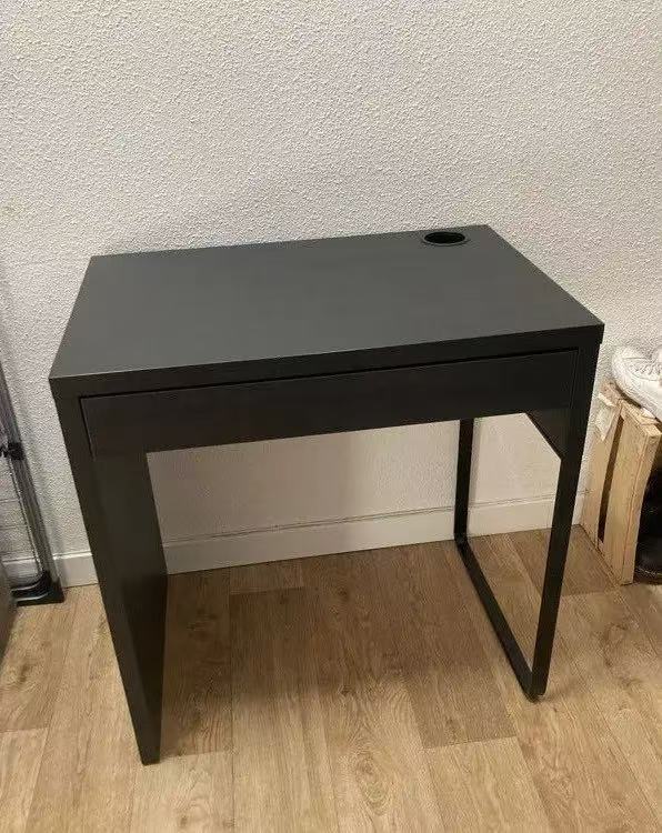 MICKE Black Desk