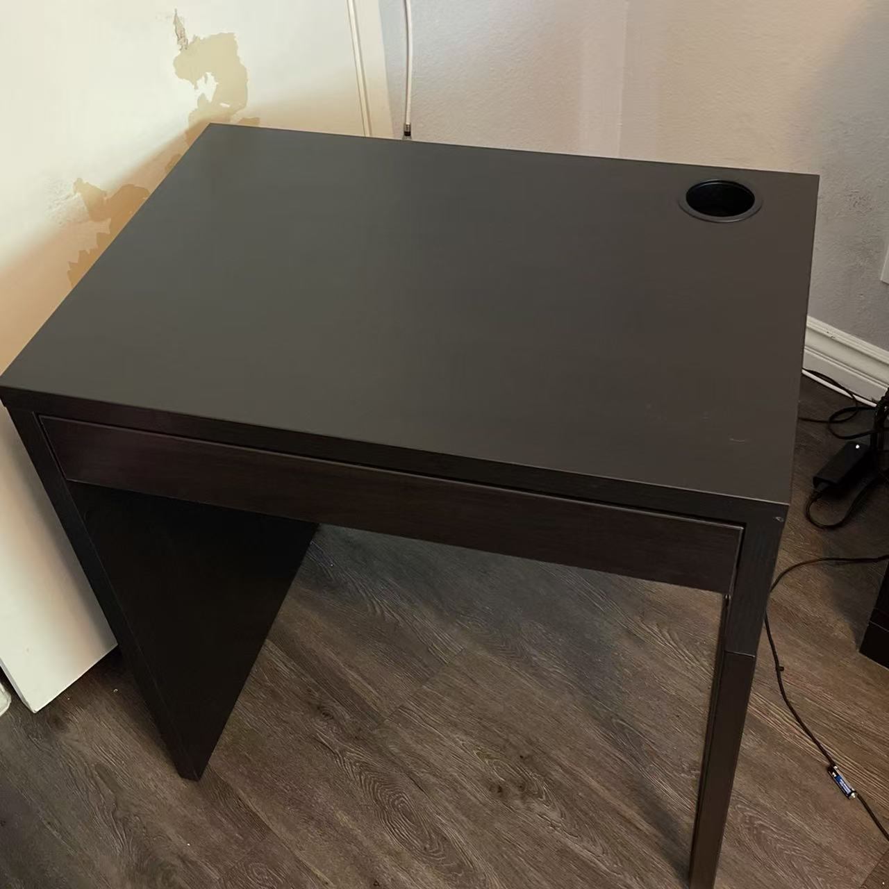 MICKE Black Desk