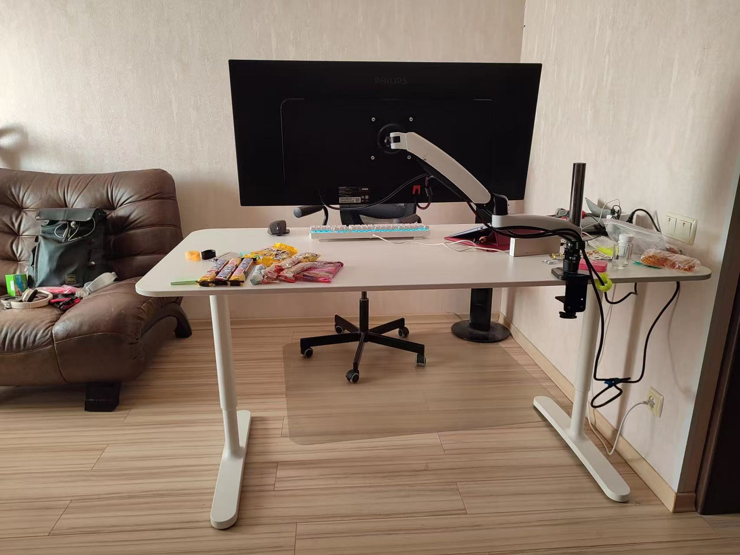 BEKANT Adjustable Office Desk – Multiple Colors