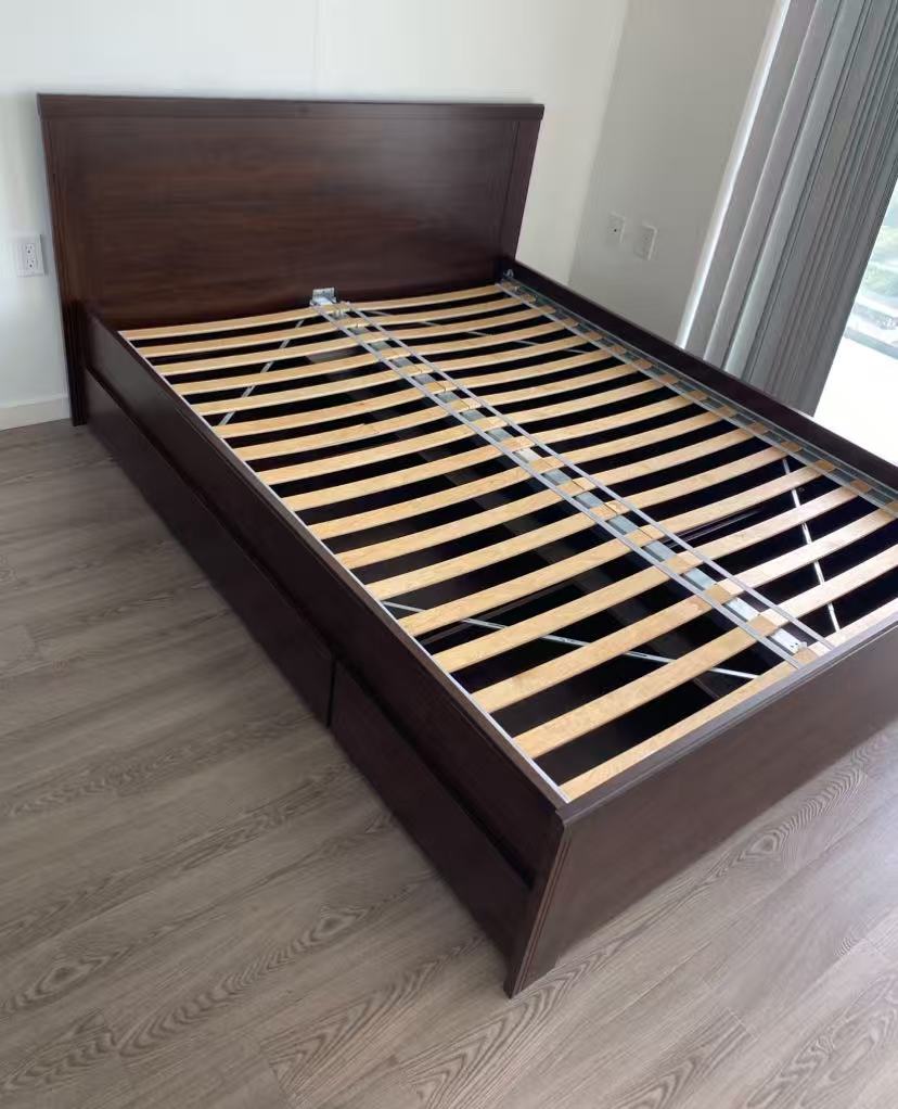 SONGESAND Brown Queen Bed Frame