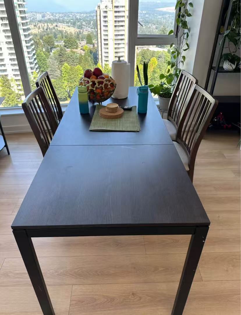 Standard Height Extendable Dining Table and 4 Chairs Set