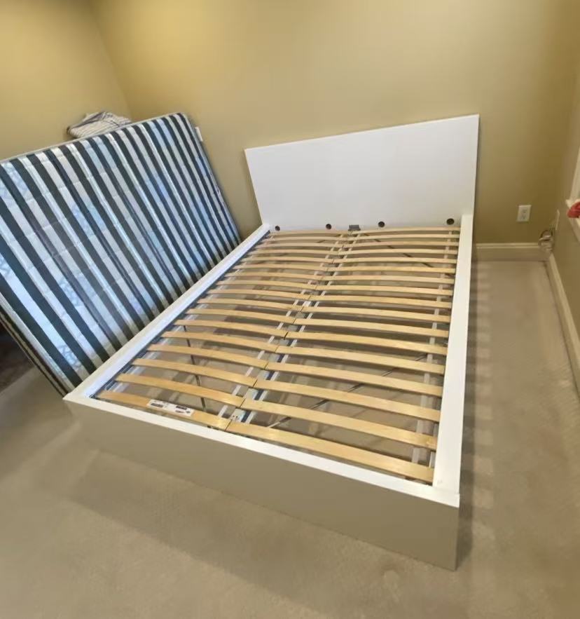 MALM 白色 Queen 床架